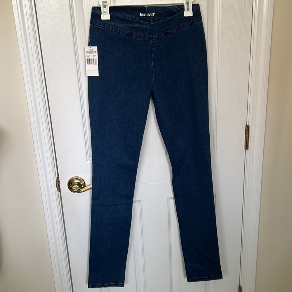 NWT Rock Revolution denim Legging jeans Sz 29 rhinestone studded logo in back
